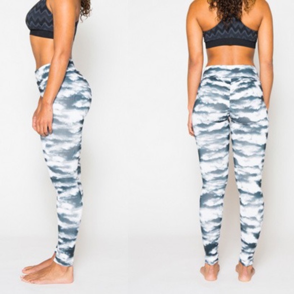Inyo butt lifting cloud leggings M - Picture 1 of 3